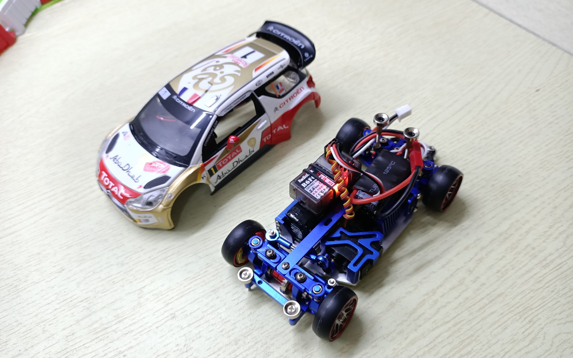 洪哥模型rc漂移128124蚊车miniq8漂移视频