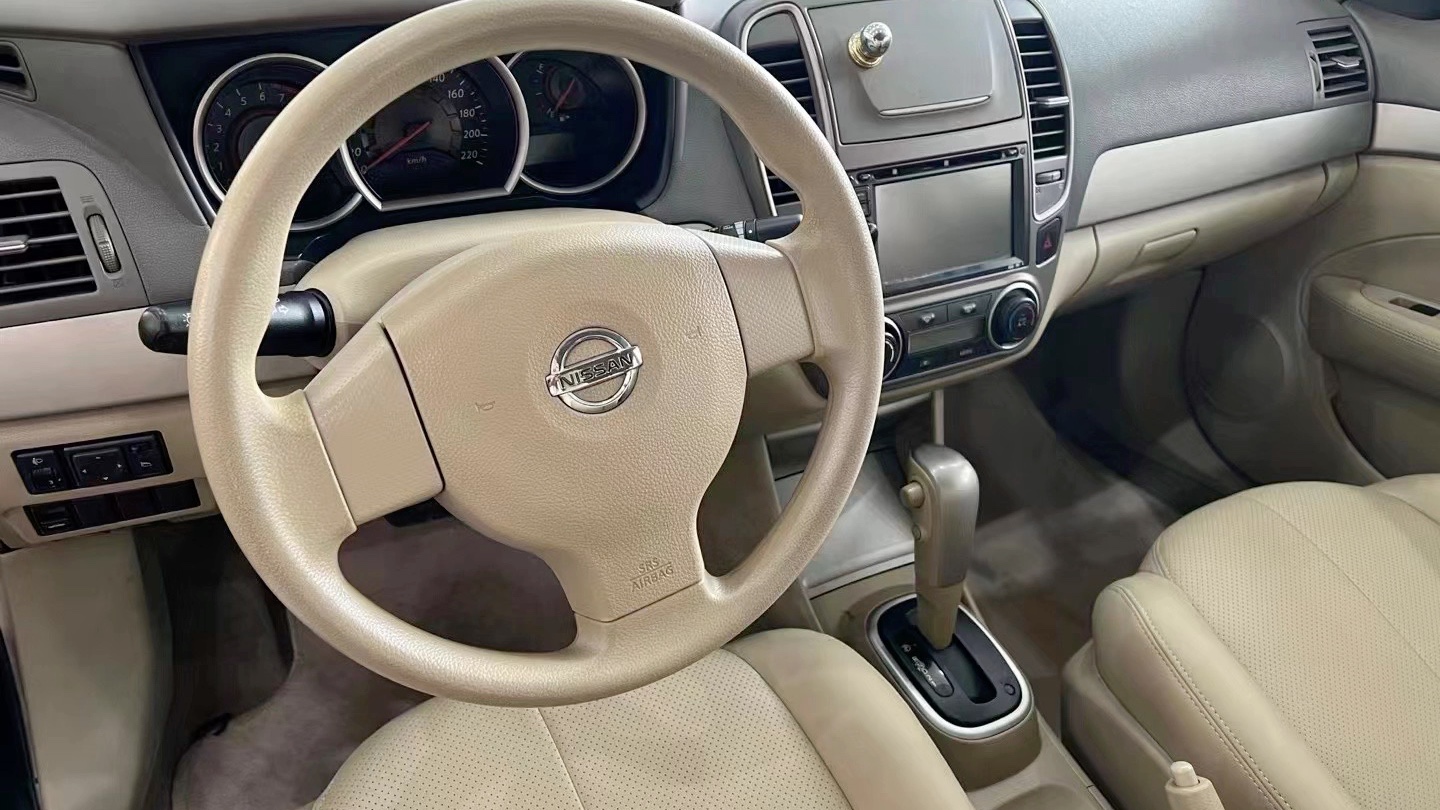 6自动挡,12万公里,过户一次待销售状态,保险到明年,4.28万