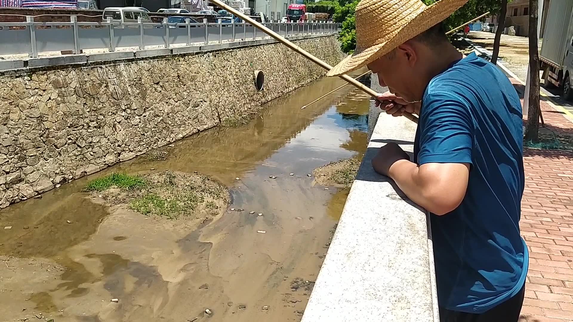 来看看大师们空钩钓鱼是怎么做到的,这也太简单粗暴了哔哩哔哩bilibili