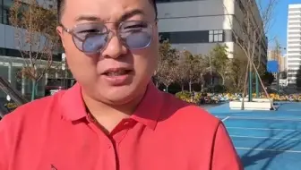 配角的觉悟：清醒地看着自己沉没深夜看着银行卡余额，我突然和自己和解了。那些少喝的奶茶、少打的出租车、少报的健身私教课，省下的不是钱，而是资本暂时寄存的幻觉。