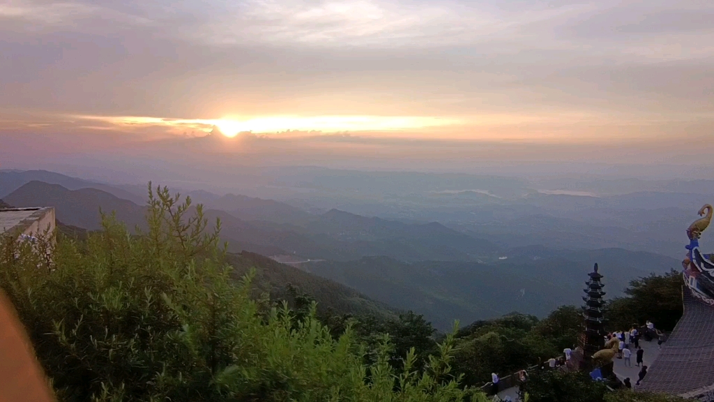 今早爬山看日出,真的超好看(技术不好勿喷)