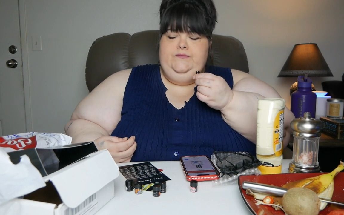 胖妹测试奇怪的三明治和香水 #减肥必看_哔哩哔哩_bilibili