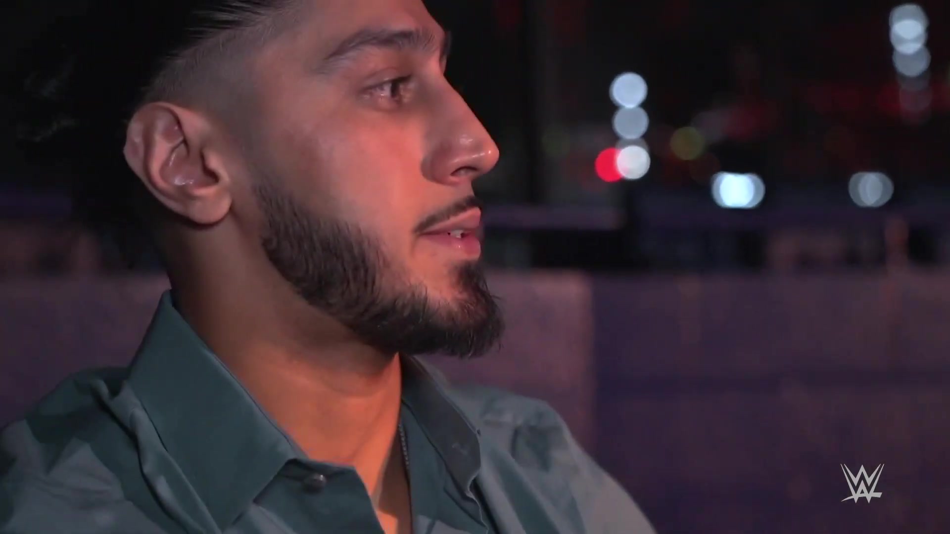 穆斯塔法·阿里在牢房里带你回芝加哥的wwe地狱