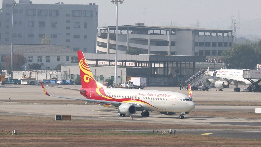 海南航空波音737滑行