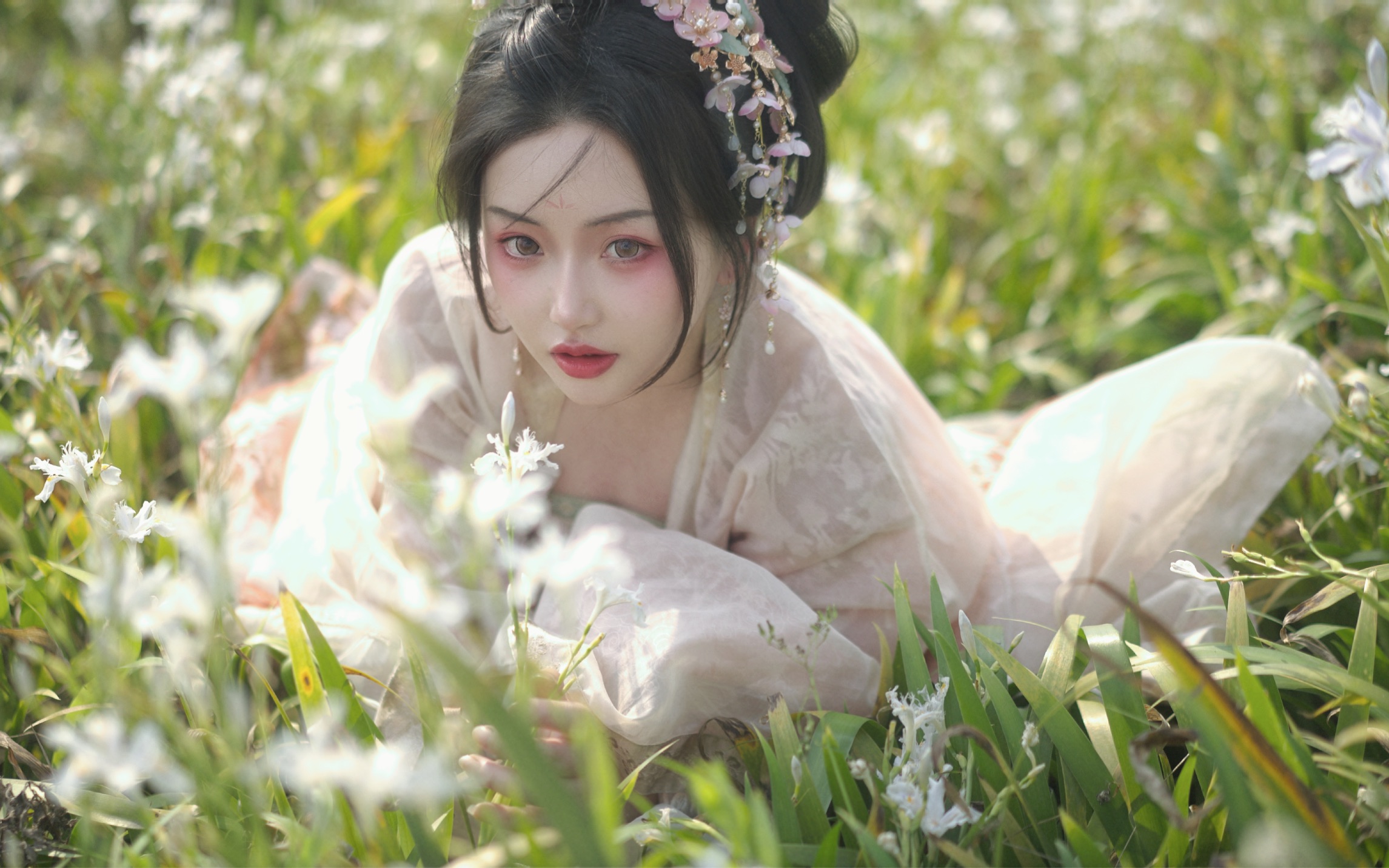 【国风变装】看春日少女如何穿越,尽享轻春时光~_哔哩哔哩_bilibili