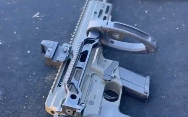 形似冲锋枪实则手枪:响尾蛇dbx-57手枪