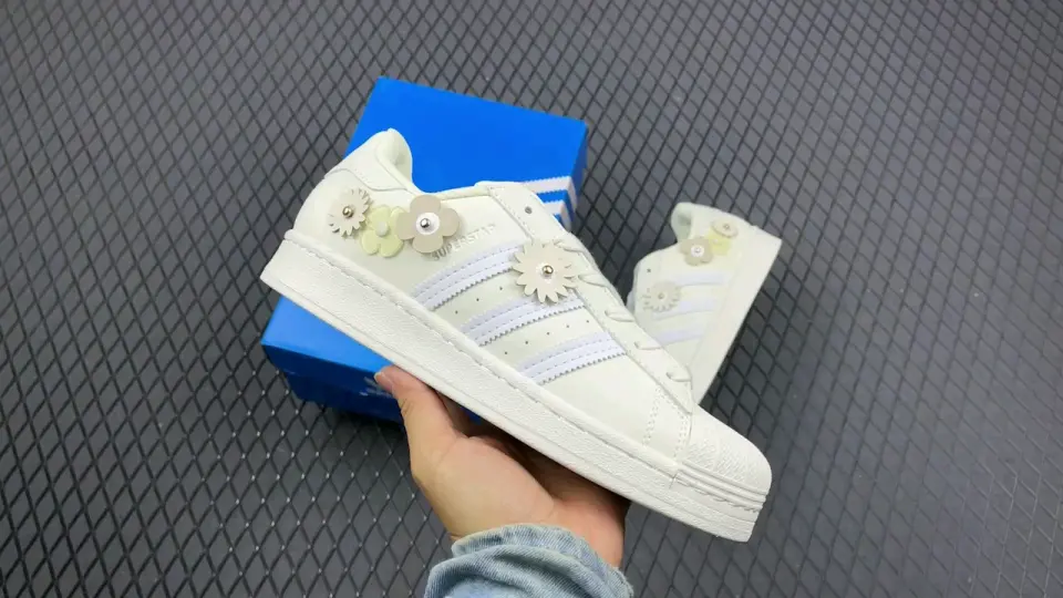 兔年限定喜兔守护adidas originals superstar 三叶草.男女鞋2023年兔年 