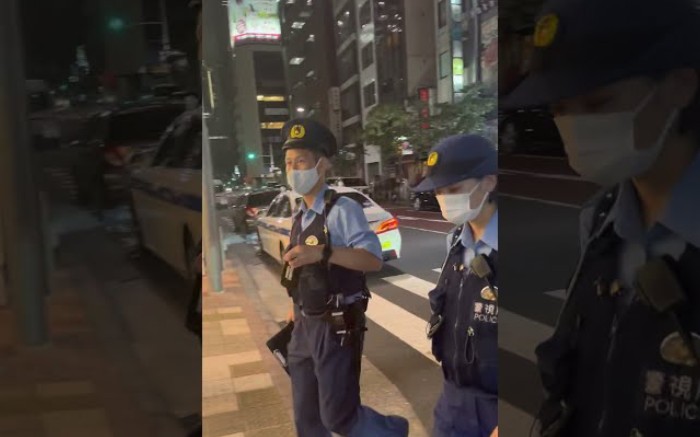 【日本女警系列】日本女警街头人行横道巡视,对我点头,是应该喜欢我吧?哔哩哔哩bilibili