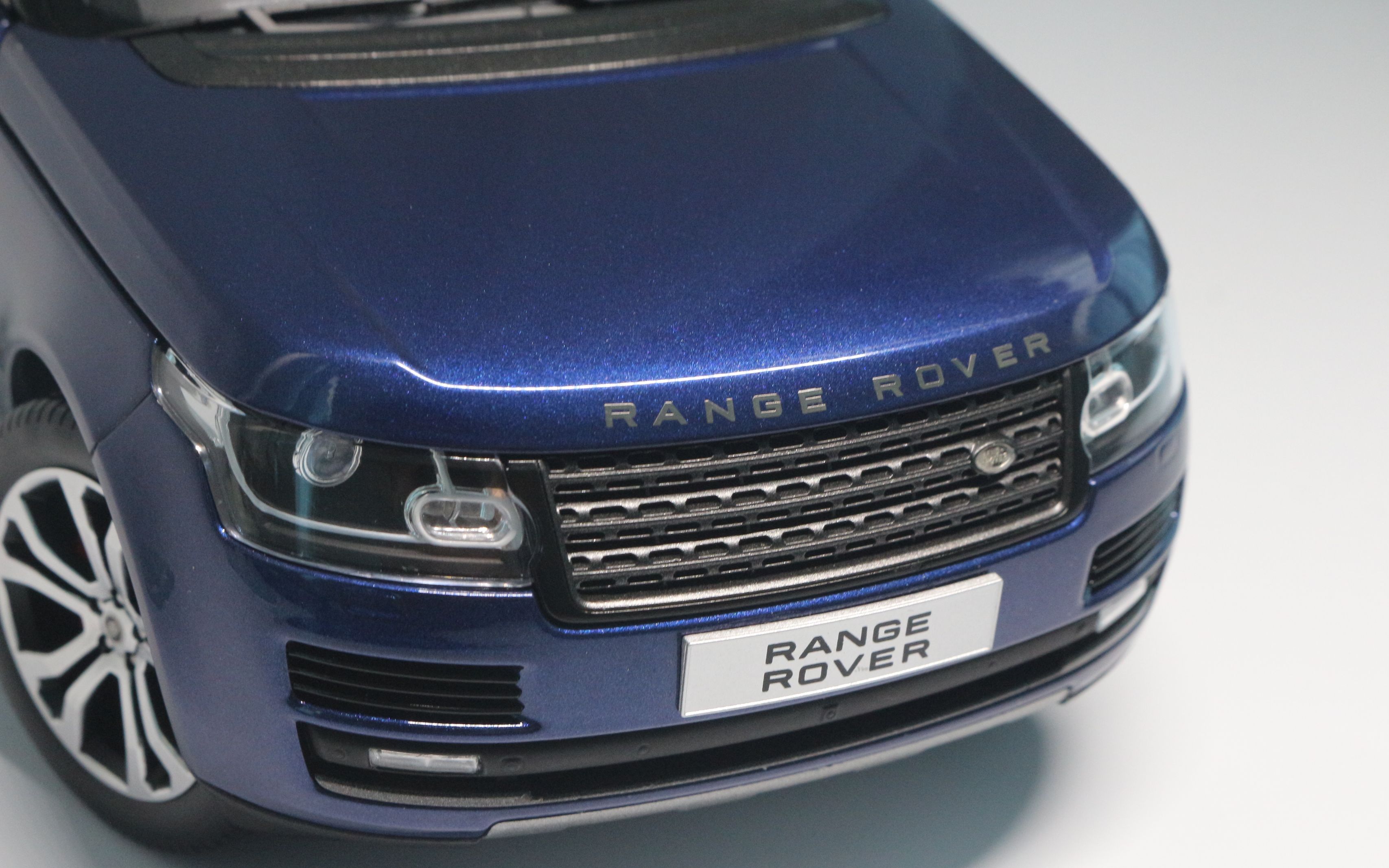 118lcd2017款陆虎揽胜卢瓦尔河蓝开箱展示有点老京商的感觉