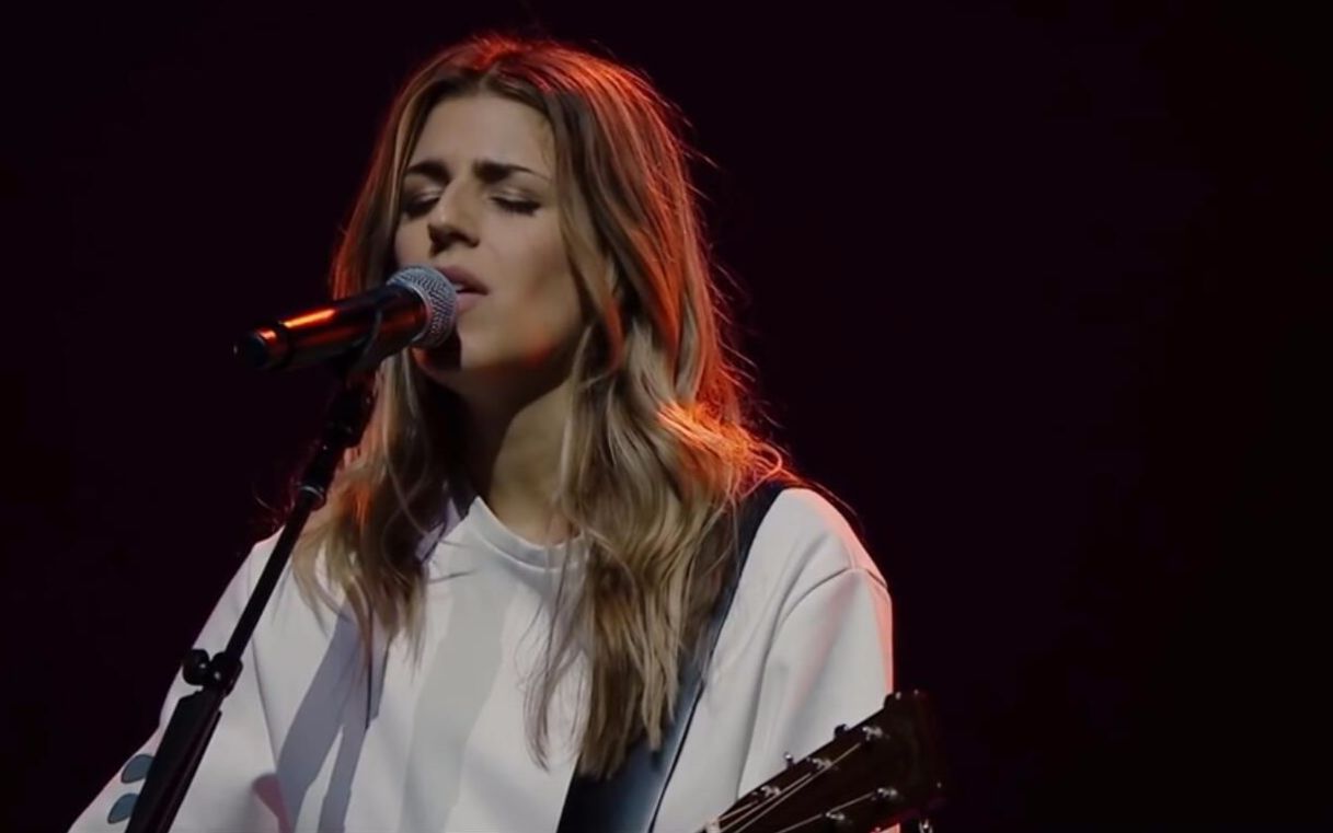 【hillsong】--what a beautiful name(live)