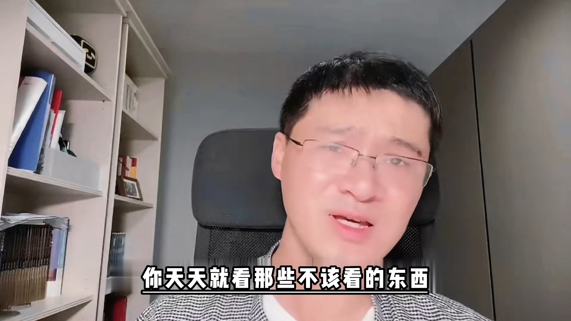 [图]罗翔“ 你不得不承认，在20岁之后你的形象，就是靠人民币和自律来维持，这不是鸡汤，这是现实。