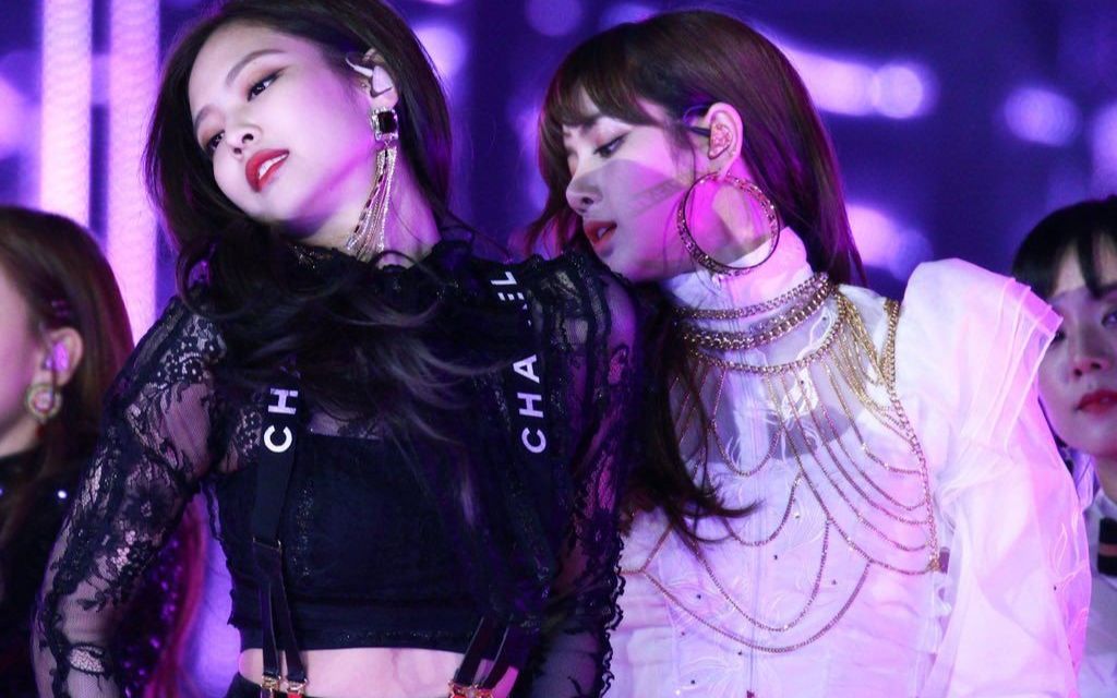 [图]【BLACKPINK】来感受一下粉墨双RAP位的威严(JENNIE/LISA rap part合集)