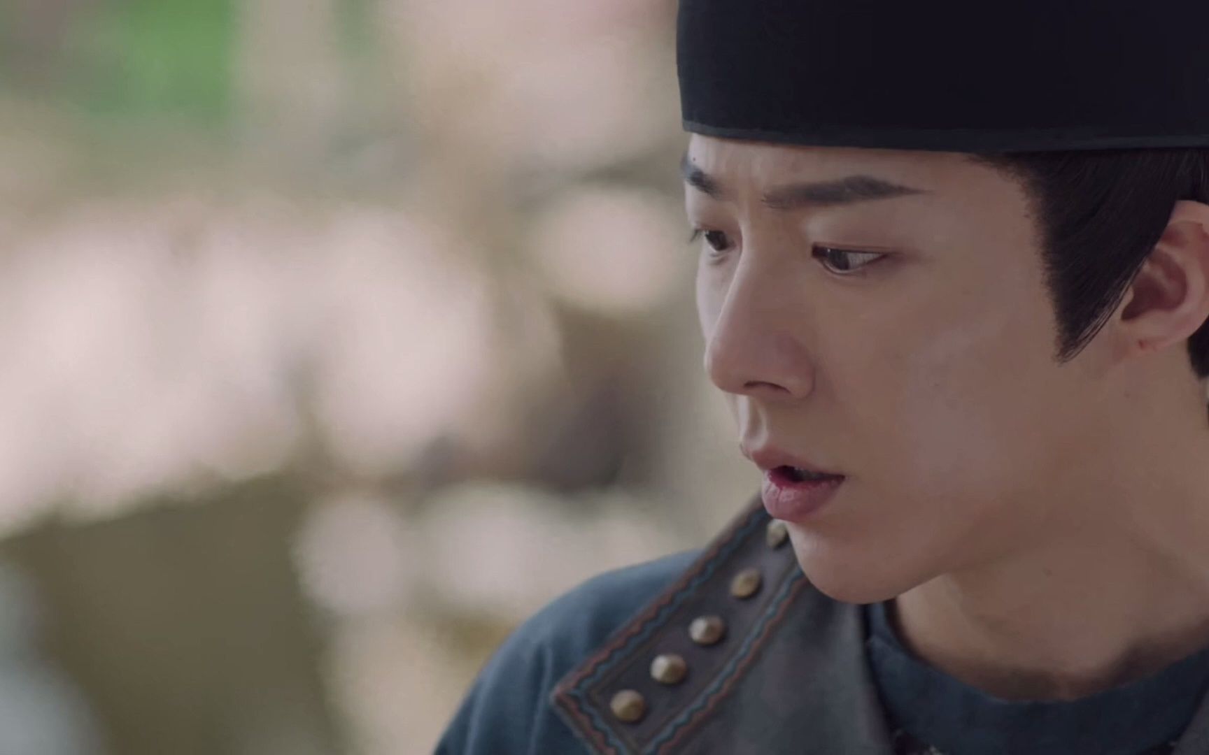 皓都抱起他的小白兔奶糖走咯