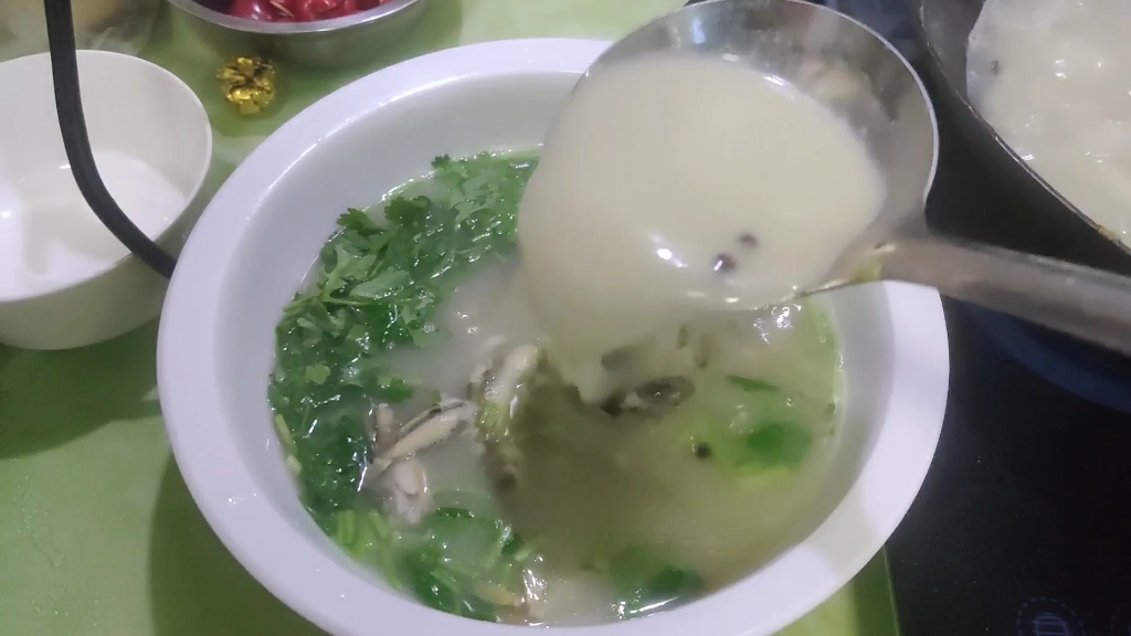 还有一周高考了当老师的最辛苦,用柳根鱼给媳妇做个汤尝尝鲜_哔哩哔哩