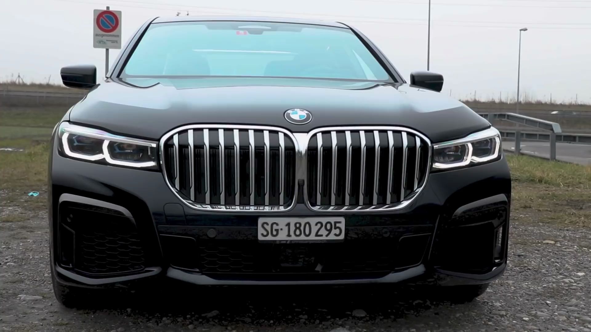 【搬运:2020款宝马m750实拍! 】 2020 bmw m750i review!