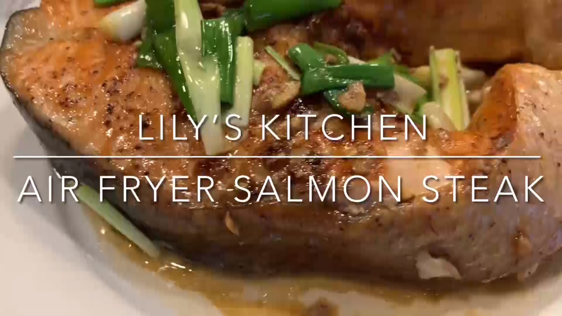 一份适合和家人一起做的油炸酱三文鱼牛排