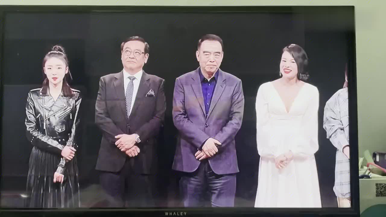 胡杏儿获得演员请就位2冠军这个惊讶的表情很可爱了