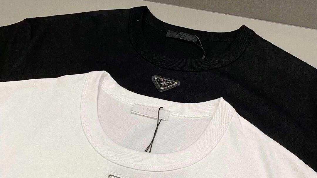 黑色s-l 2023春夏高仿普拉达milano标识圆领短袖t恤 常规设计裁剪