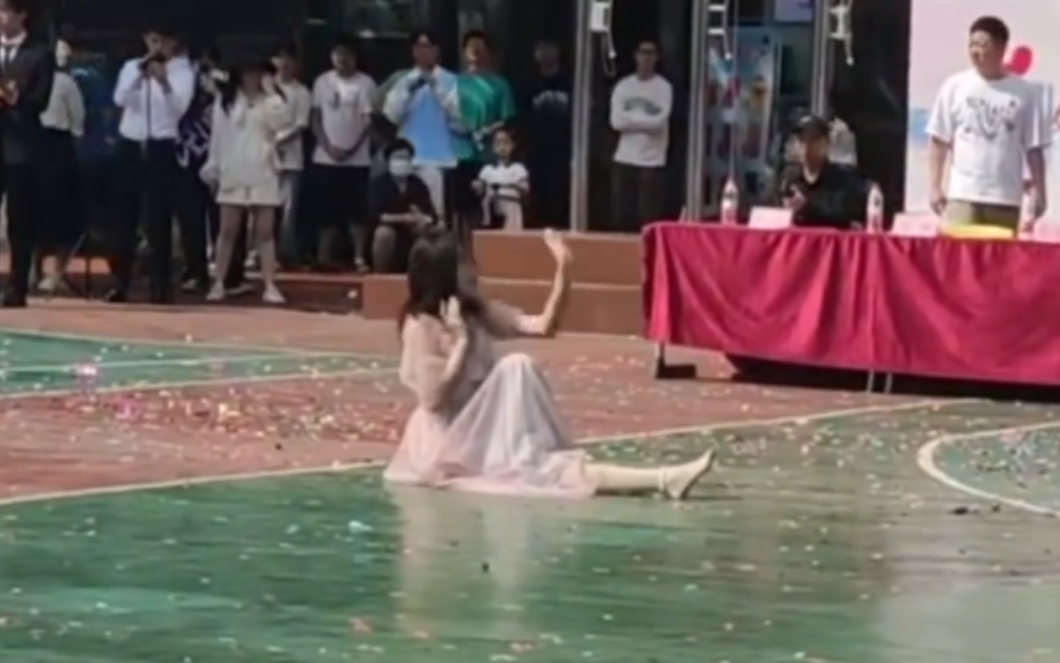 运动会光脚舞蹈