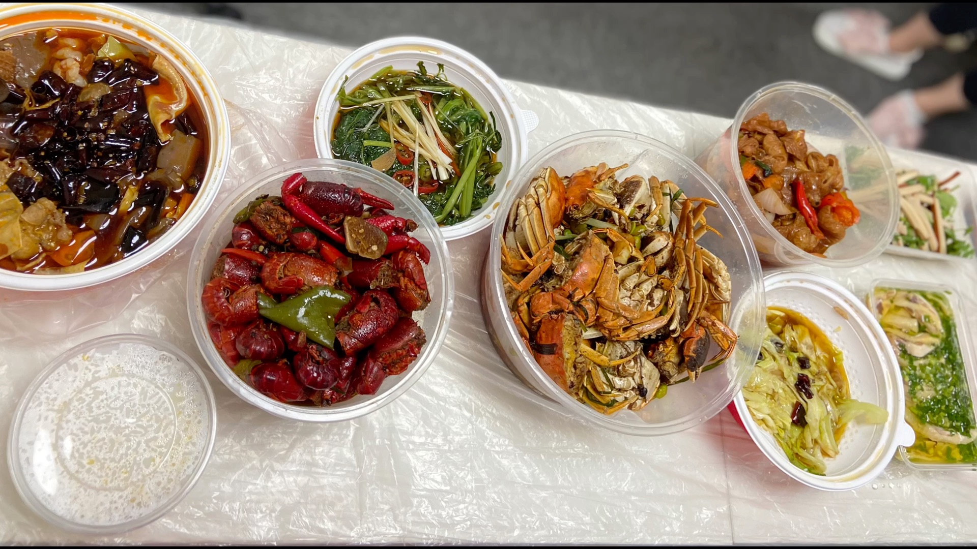 想起了夏天的办公室聚餐(六月黄 小龙虾 肥肠)