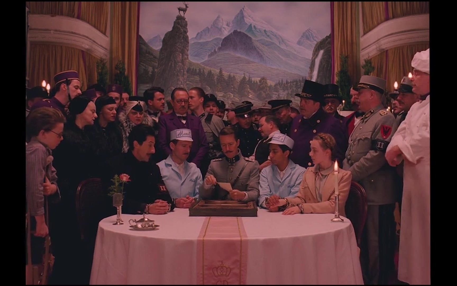 韦斯安德森《布达佩斯大饭店》强迫症的视觉享受