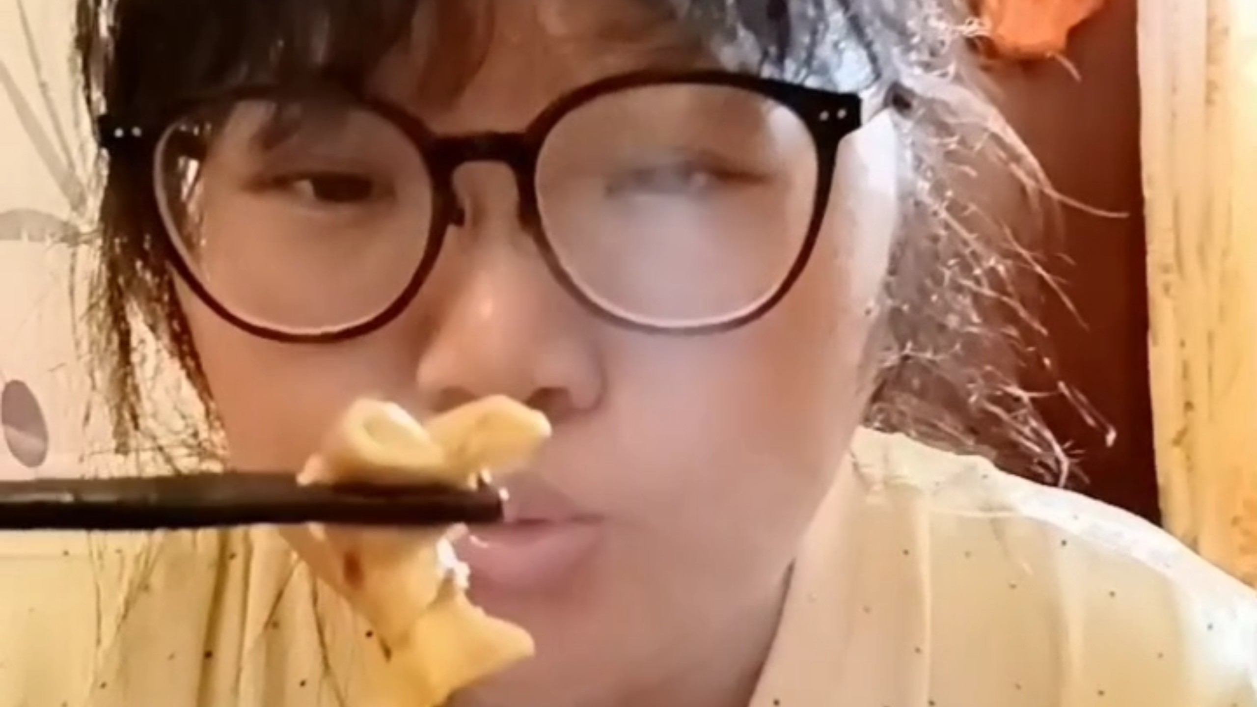新人主播第四十四天吃肥肠多多粉，请多多关照！