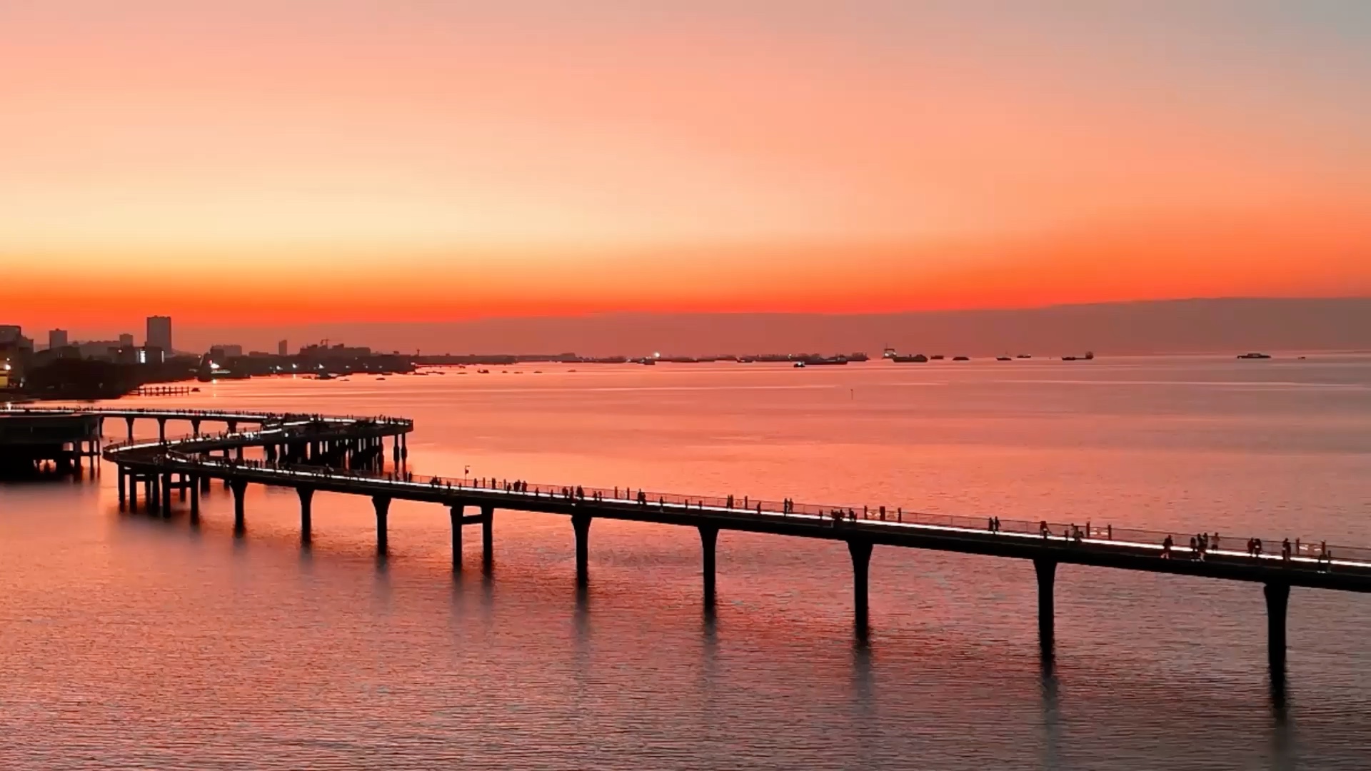 北海新修的海上栈道夕阳好美