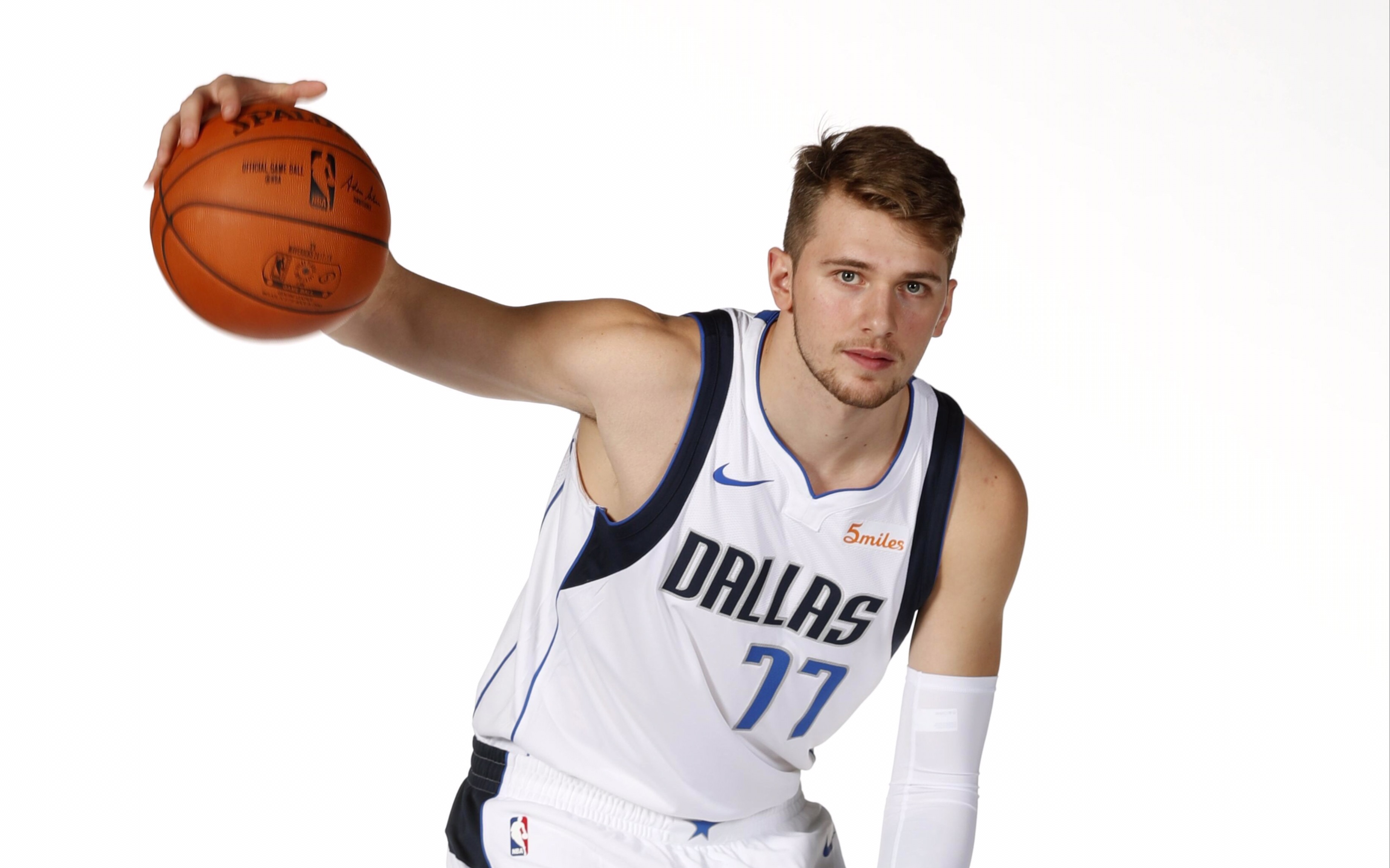 nba2k20-ios 东契奇vs詹姆斯