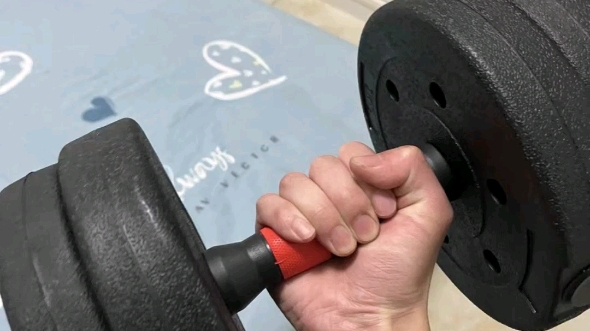 锻炼强健身体,举哑铃