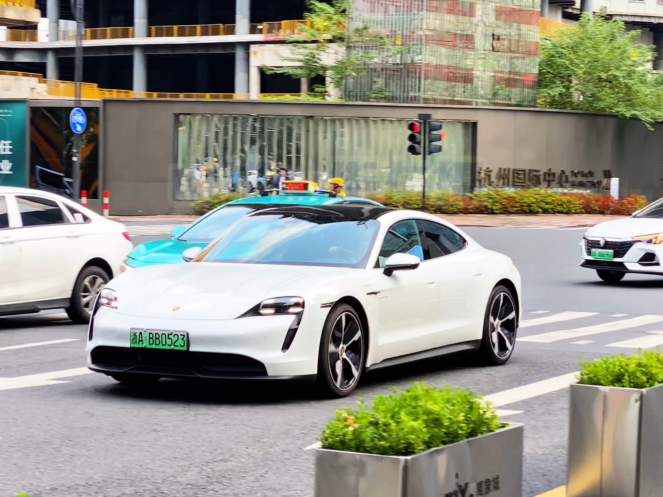 新能源轿车天花板,保时捷taycan,如果你拥有它,你会带谁一起去兜风