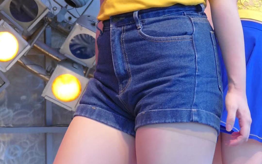 韩国美女 大长腿 身材性感 短裤 热舞 短视频 流行音乐 (3)