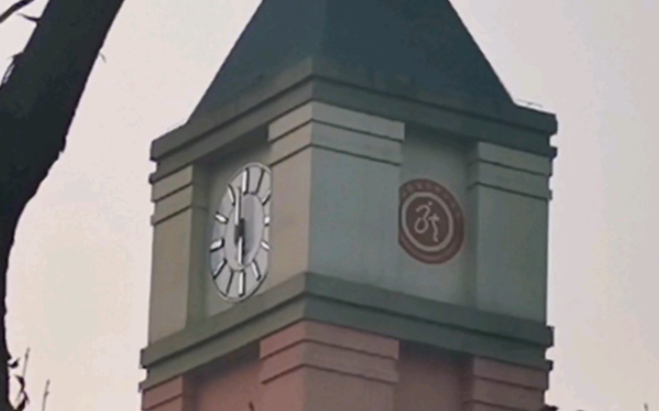 龙头寺小学钟楼下午6点报时