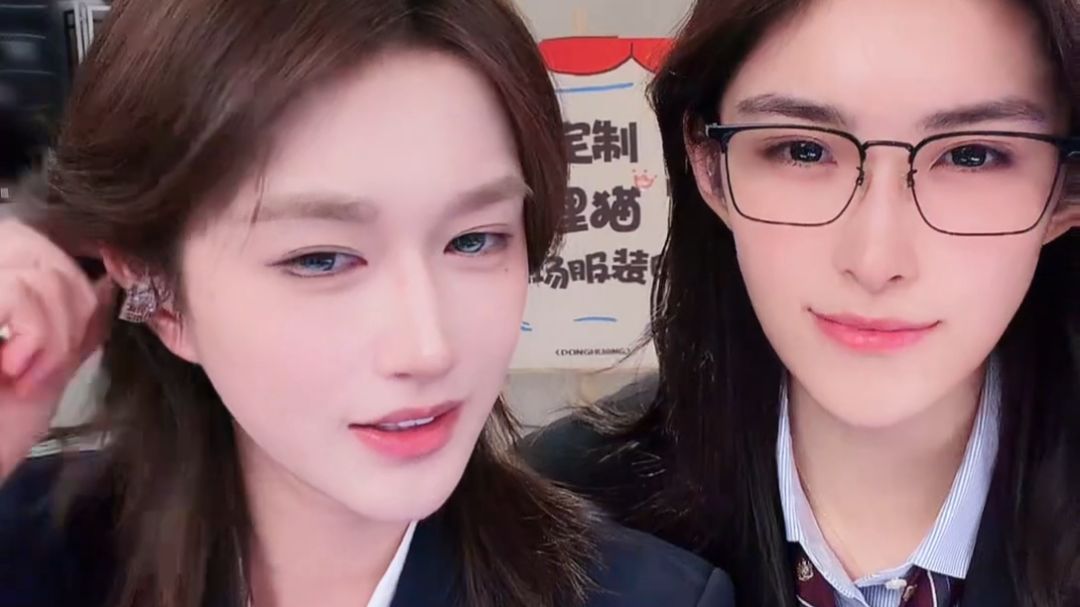 【東黄&amp;黄庚依】定制妆造最后一场校园风 I 经典配音再次上线PK完全打出节奏两个字好嘛 I 早下播的一天长沙之旅启动 I 日期:261014