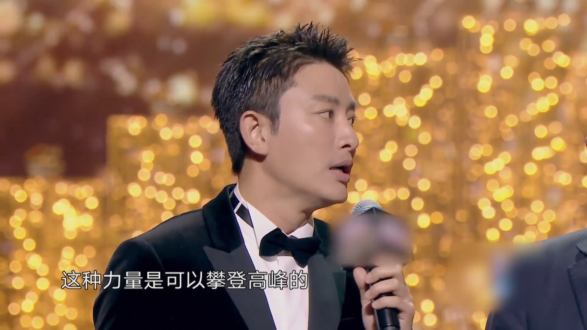 千万别让雷佳音去颁奖礼:开口逗得众大咖直跺脚,郭京飞都笑翻了