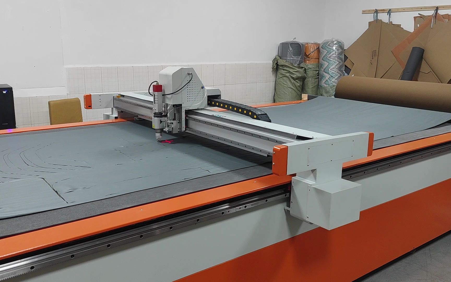 沙发布料切割机裁剪机振动刀切割机设备生产厂家