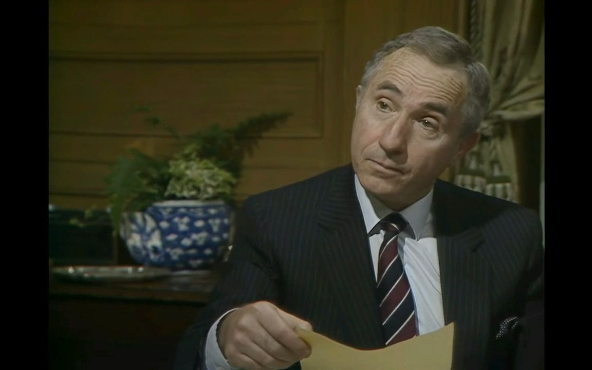 首相:经济危机我们必须削减经费限制工资,汉弗莱:我想想怎么能加薪呢