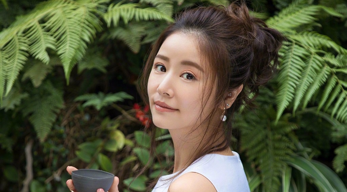 冻龄女神林心如,近日微博晒健身照,嫌弃自己身材不够完美?