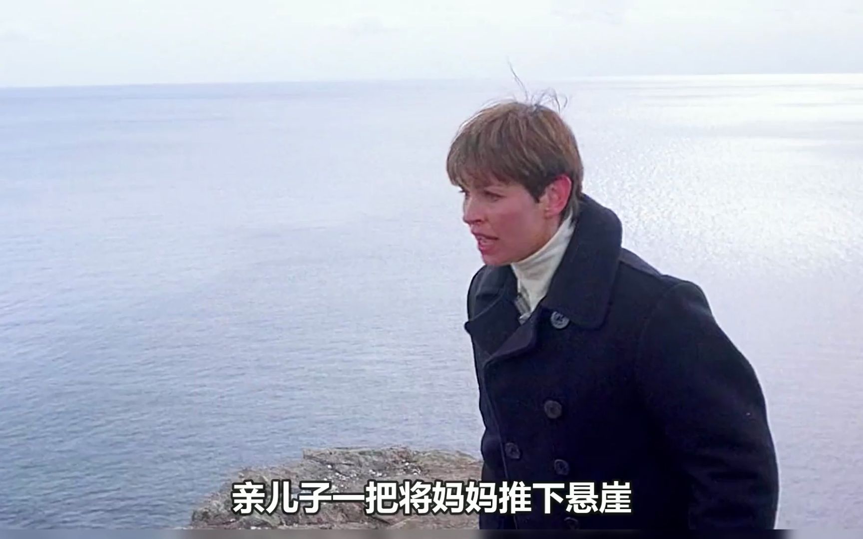 4_亲儿子故意将妈妈推下悬崖,惊悚恐怖片《危险小天使》!