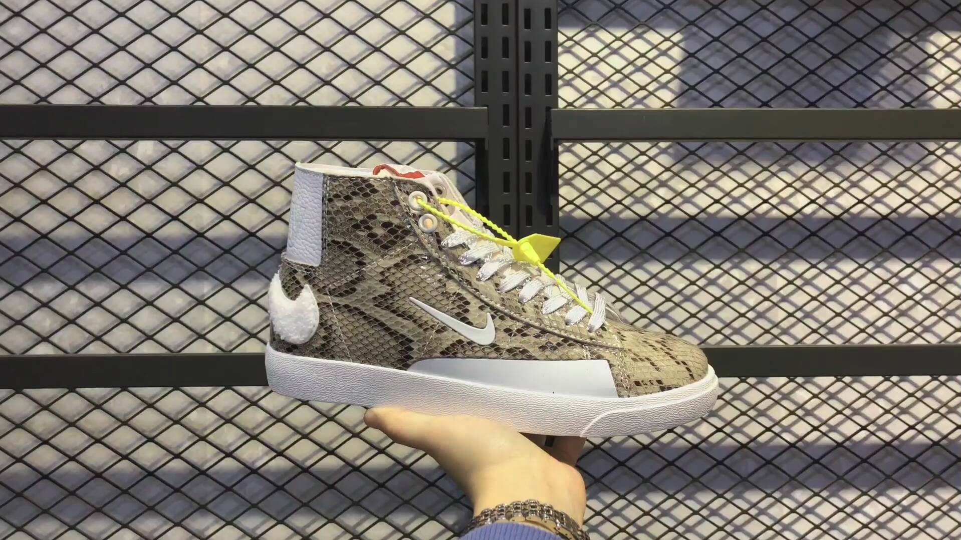 soulland x nike sb blazer 蟒蛇纹 开拓者中帮百搭休闲运动板鞋_哔哩