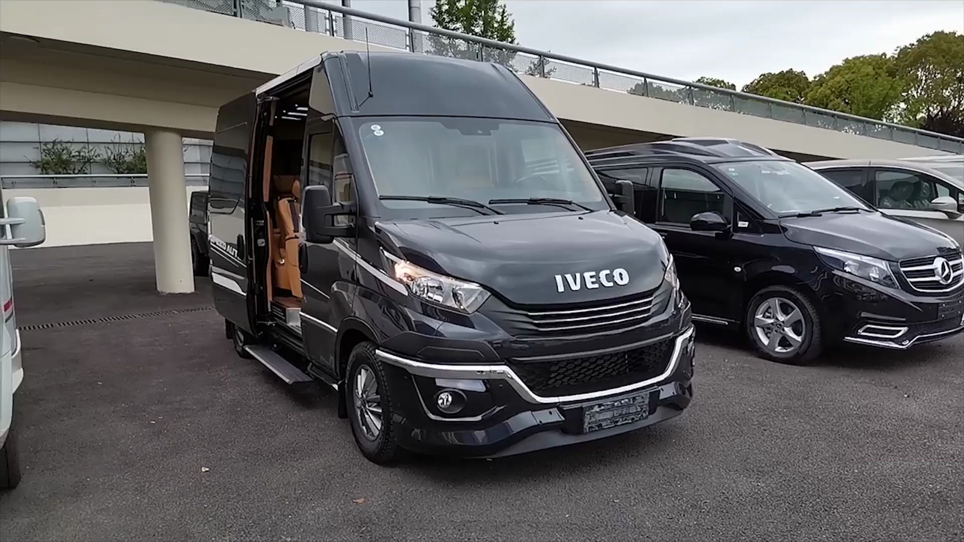 西安商务车改装,依维柯豪华升级,c照也可以开