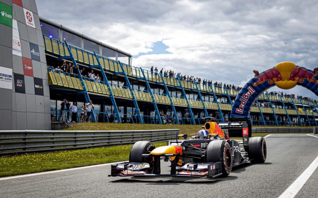 夏休也挡不住红牛整活的热情!