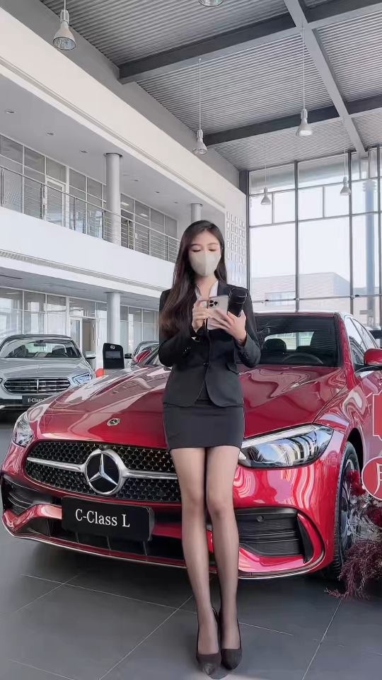 抖音车模丝袜女主播直播卖车22