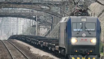 [火车][全列平板]HXD1C+平板空车 通过京广线 丝茅冲所