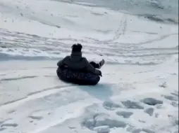 下载视频: 新疆人的快乐，滑野雪，雪地里撒欢，冬天该有的样子 ！