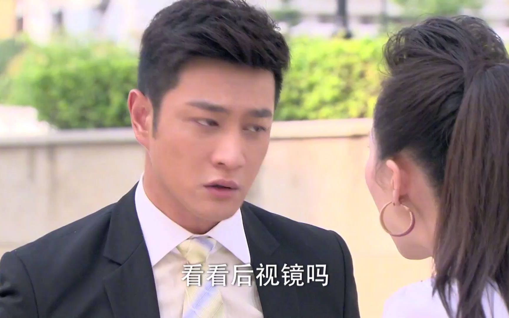 百万新娘之爱无悔:女人差点被男人撞到,不料公司又撞见了_哔哩哔哩