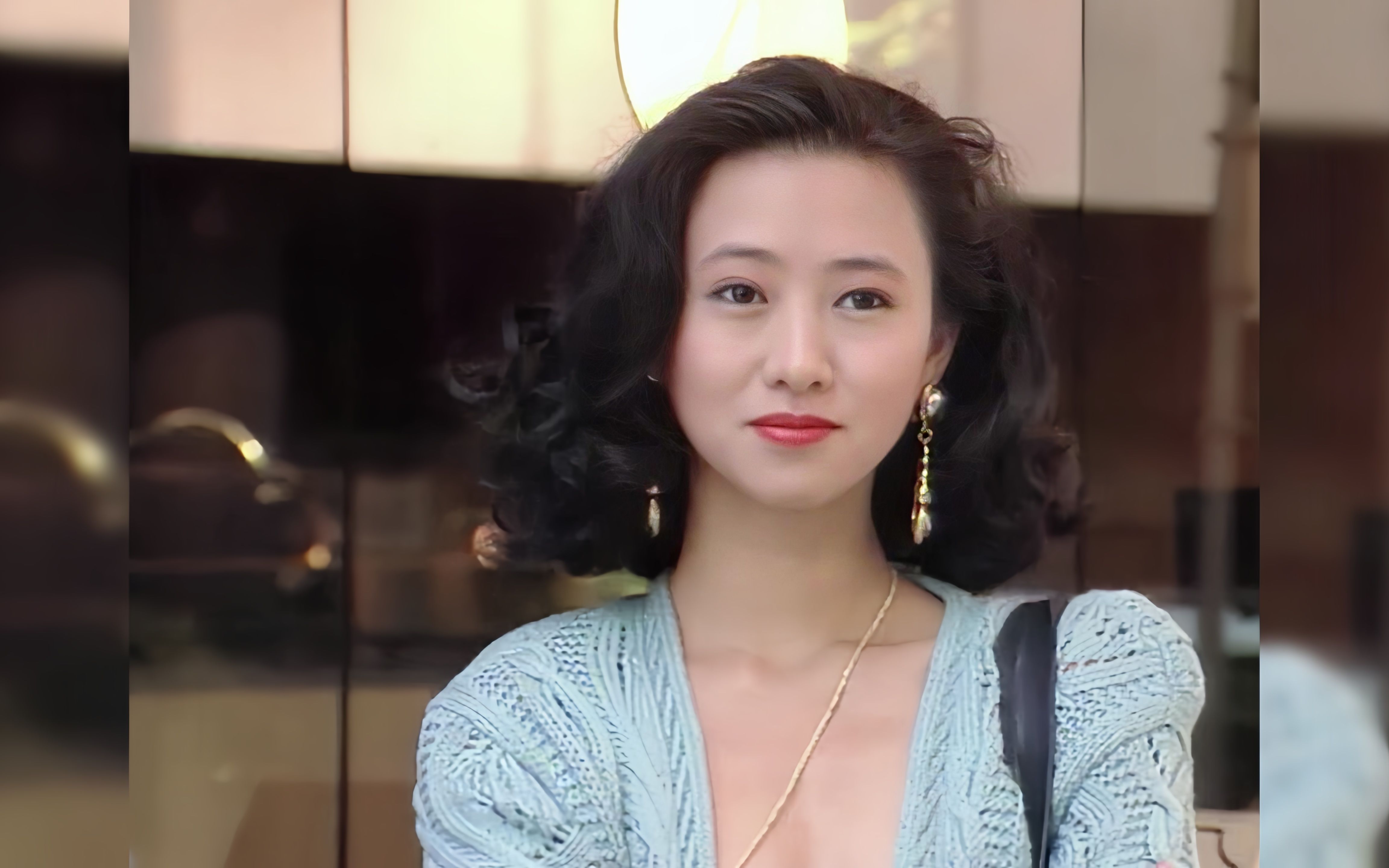 翁虹第一部现代剧,33年前的服饰到现在依然好看