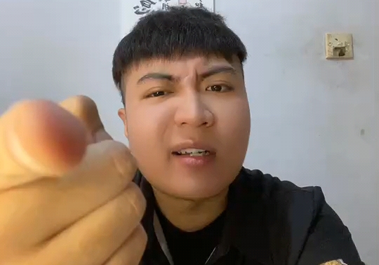 前一秒还在骂我龙哥,后一秒就爱上他了