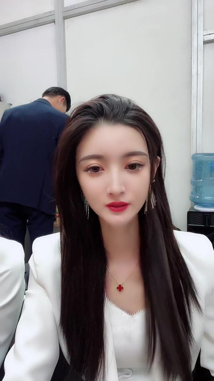 玥玥腿长一米八_2021-11-25-09-27-13-00.00.00.000-01.16.27.032