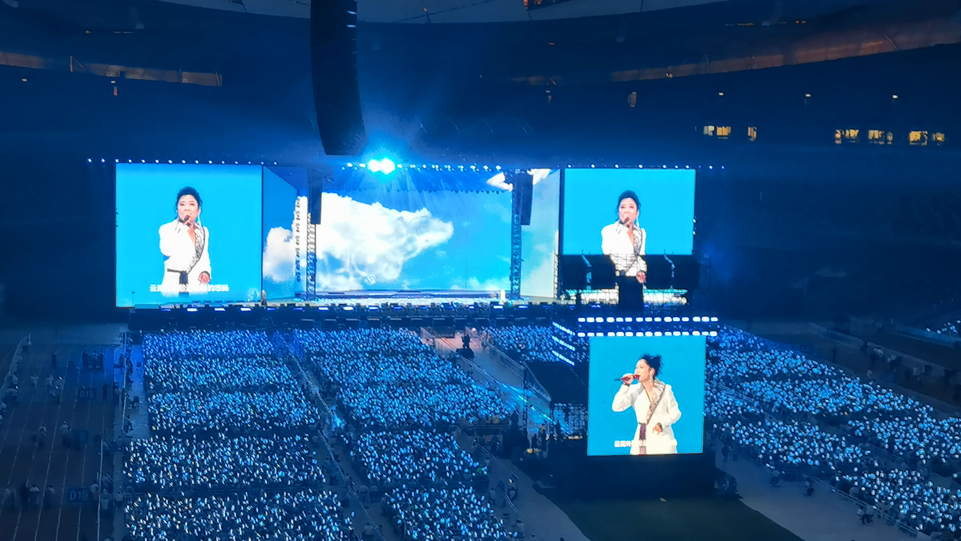 凤凰传奇_鸟巢_我从草原来 天蓝蓝