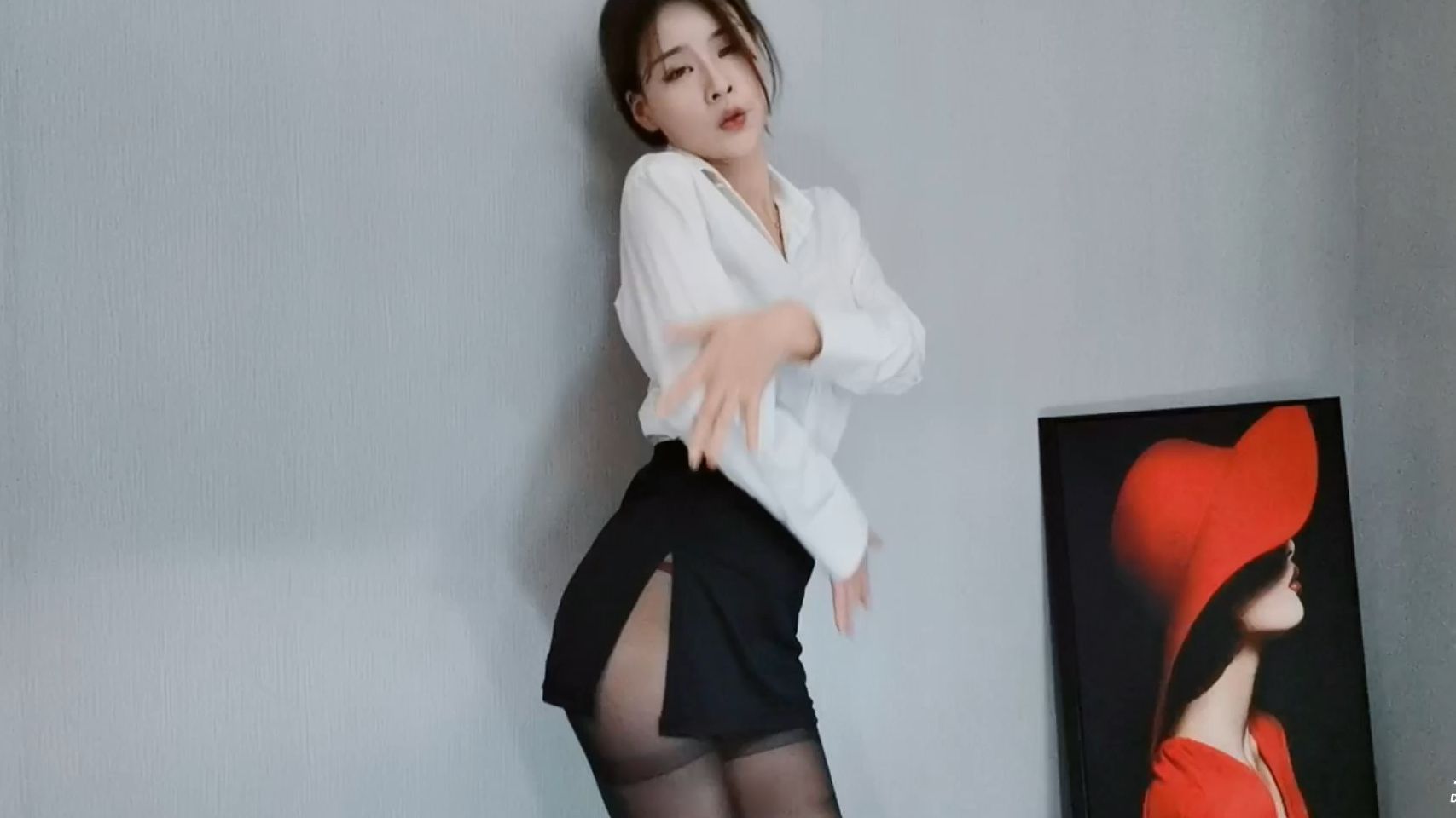 斗鱼主播 无敌小可爱桃桃-麦小秀 20-06-09 性感热舞